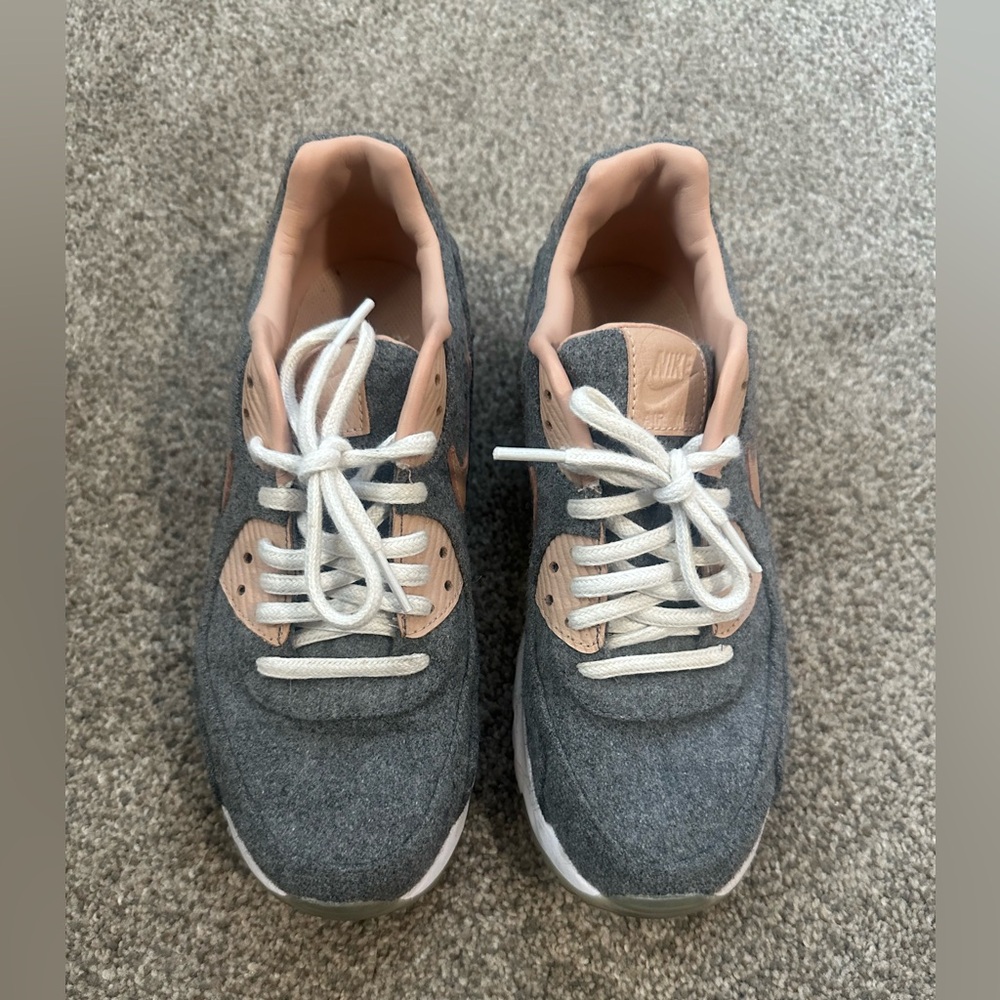 Nike Women’s Sneakers in Gray and Peach